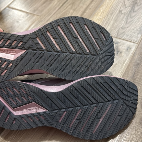 Brooks Levitate sneakers- navy blue and pink.  Size 8.5- wore 2 times - Picture 4 of 4